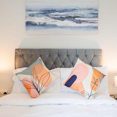 Fantastic 1 Bed Apartment In Crawley 외부 사진