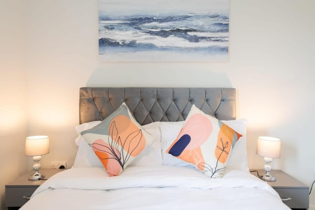 Fantastic 1 Bed Apartment In Crawley 외부 사진