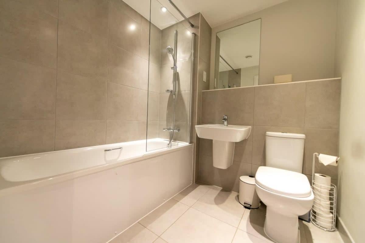 Fantastic 1 Bed Apartment In Crawley 외부 사진