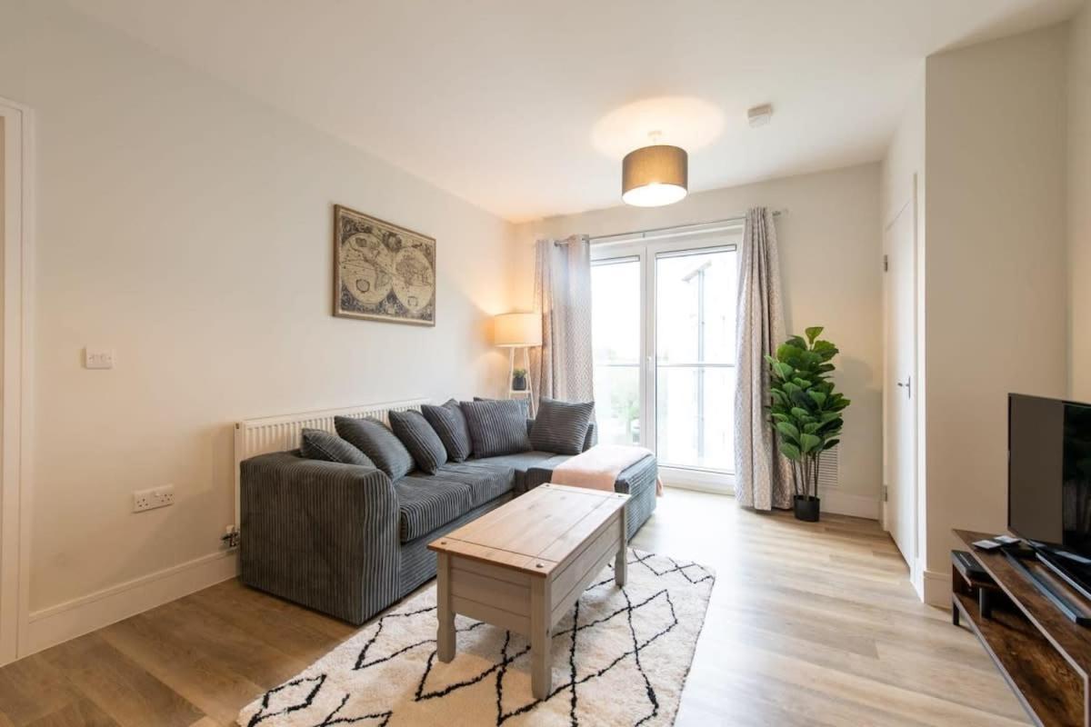 Fantastic 1 Bed Apartment In Crawley 외부 사진