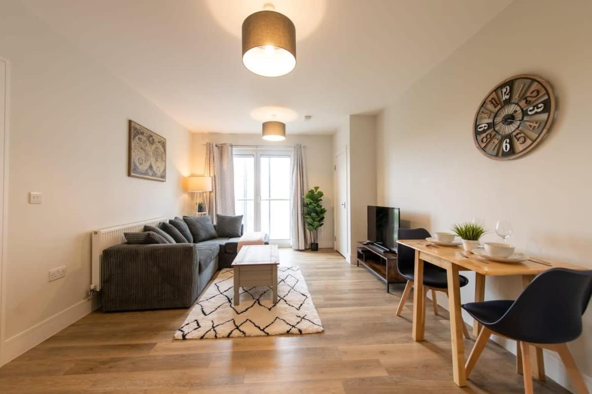 Fantastic 1 Bed Apartment In Crawley 외부 사진