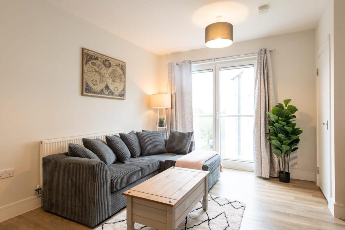 Fantastic 1 Bed Apartment In Crawley 외부 사진