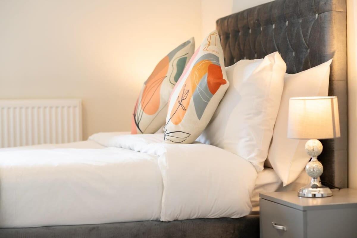 Fantastic 1 Bed Apartment In Crawley 외부 사진