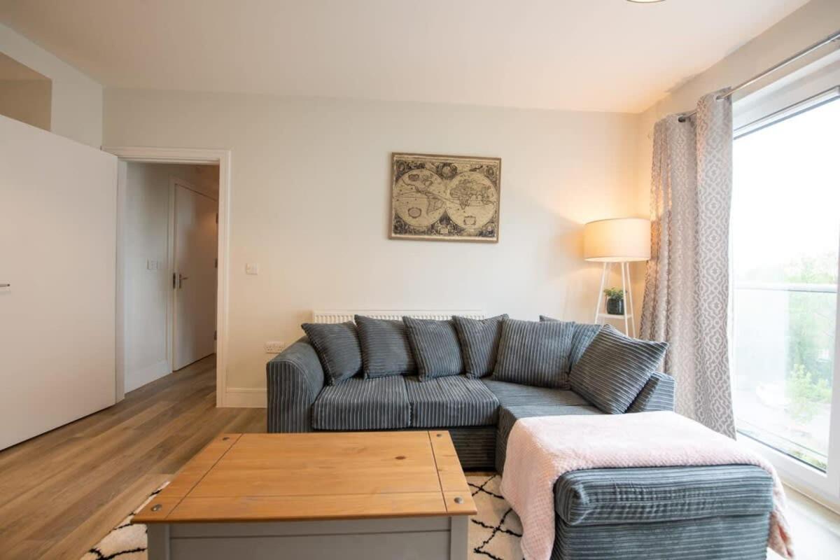 Fantastic 1 Bed Apartment In Crawley 외부 사진